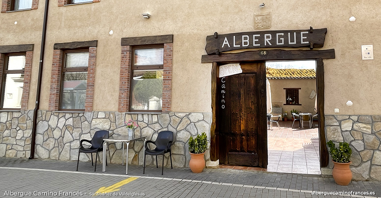 Localización-Albergue-Camino-Francés 7_albergue_camino_francés_santibañez_de_valdeiglesias albergue-camino-frances-puerta-exterior