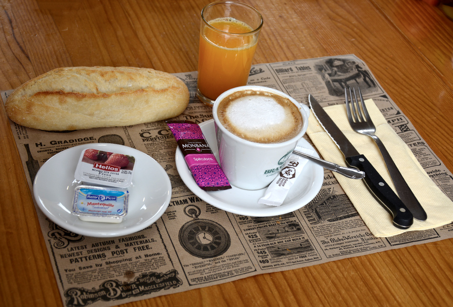 desayuno-pan-albergue-camino-frances-002